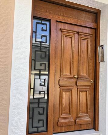 Πόρτα με επένδυση αλουμινίου παραδοσιακού στυλ